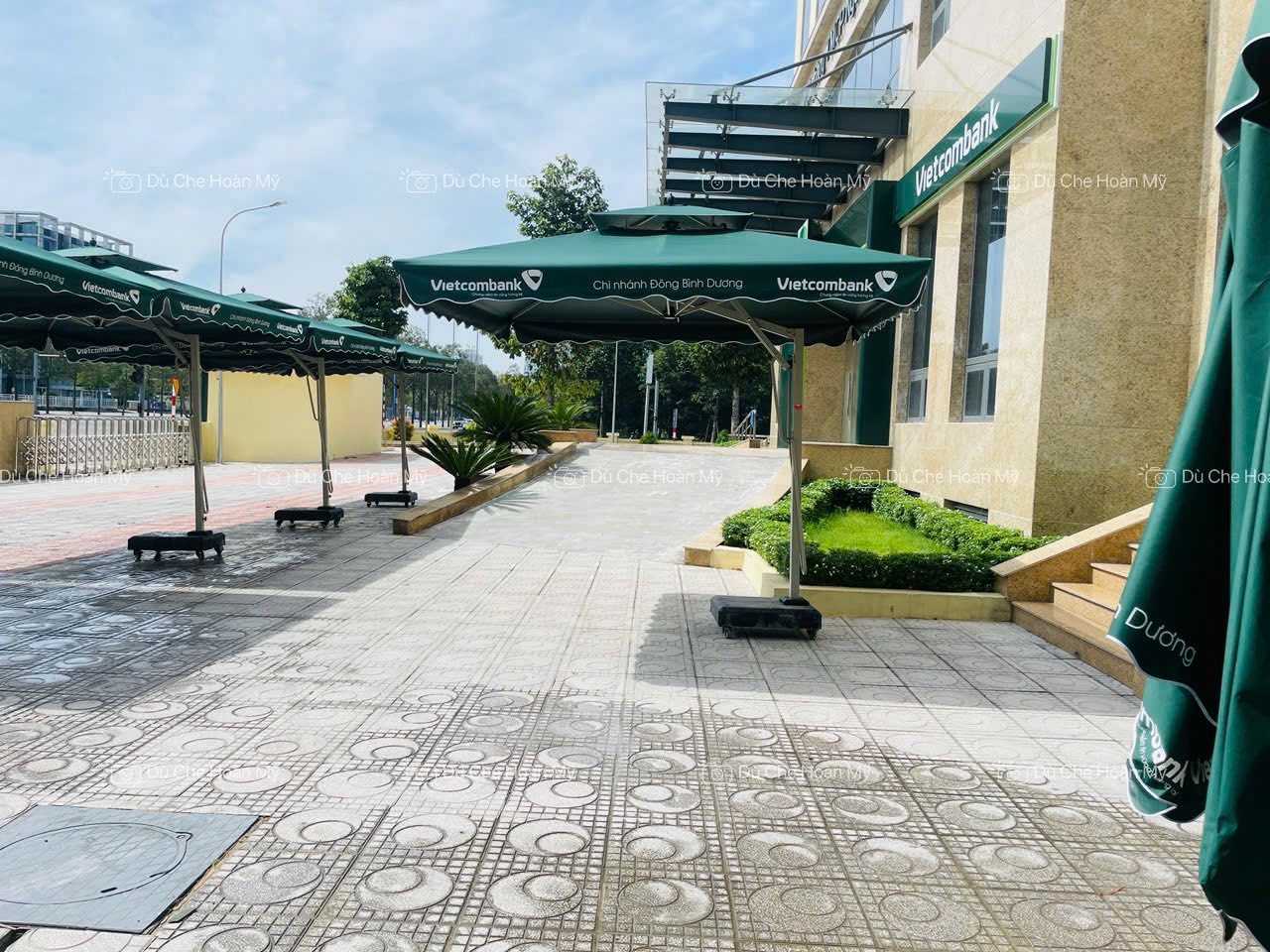 Dù lệch tâm ngoài trời